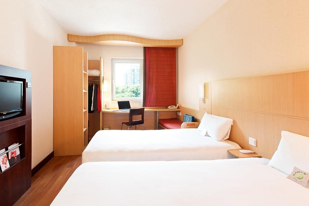 Отель Ibis Chuzhou 1912 Экстерьер фото