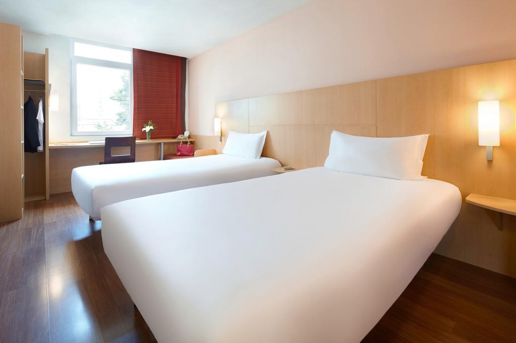 Отель Ibis Chuzhou 1912 Экстерьер фото