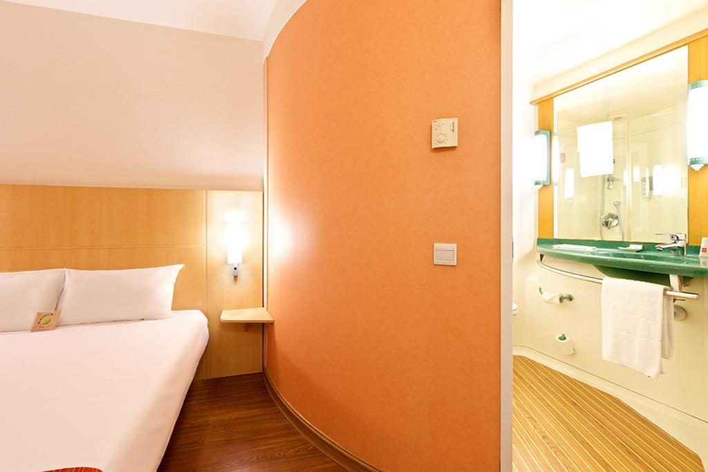 Отель Ibis Chuzhou 1912 Экстерьер фото