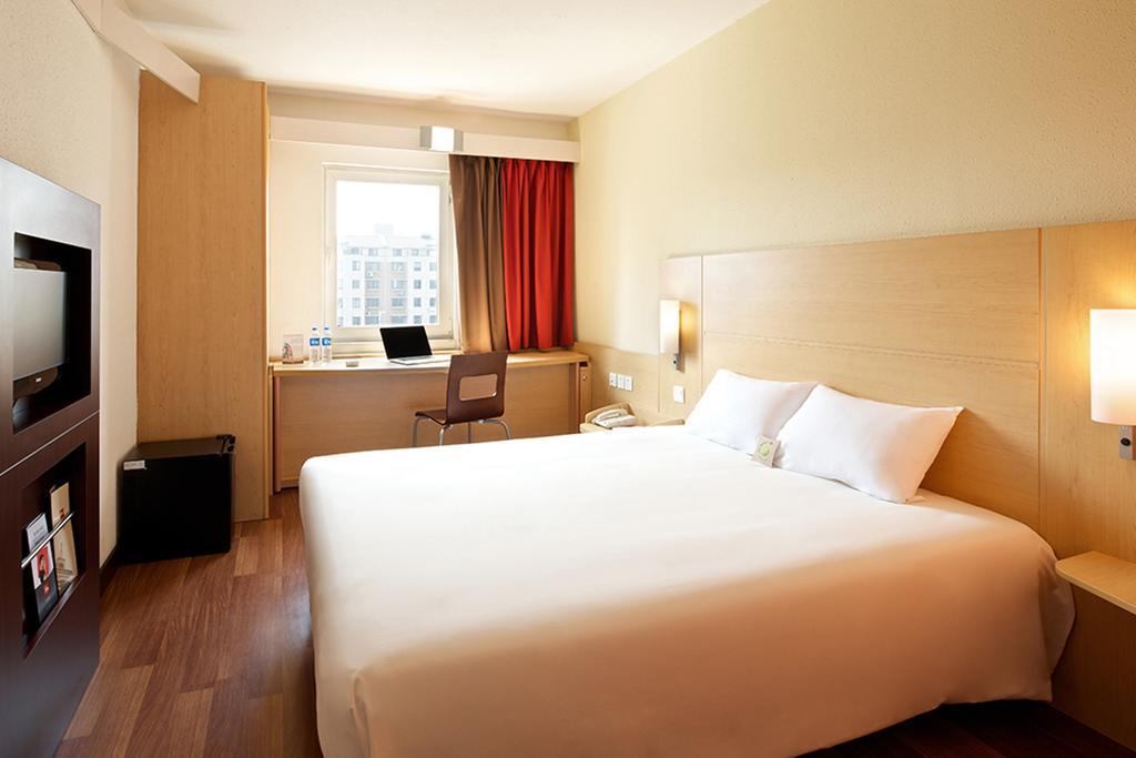 Отель Ibis Chuzhou 1912 Экстерьер фото