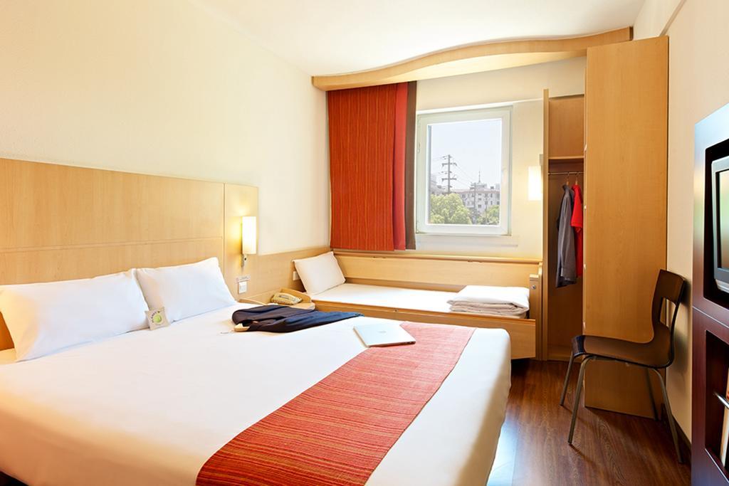Отель Ibis Chuzhou 1912 Экстерьер фото