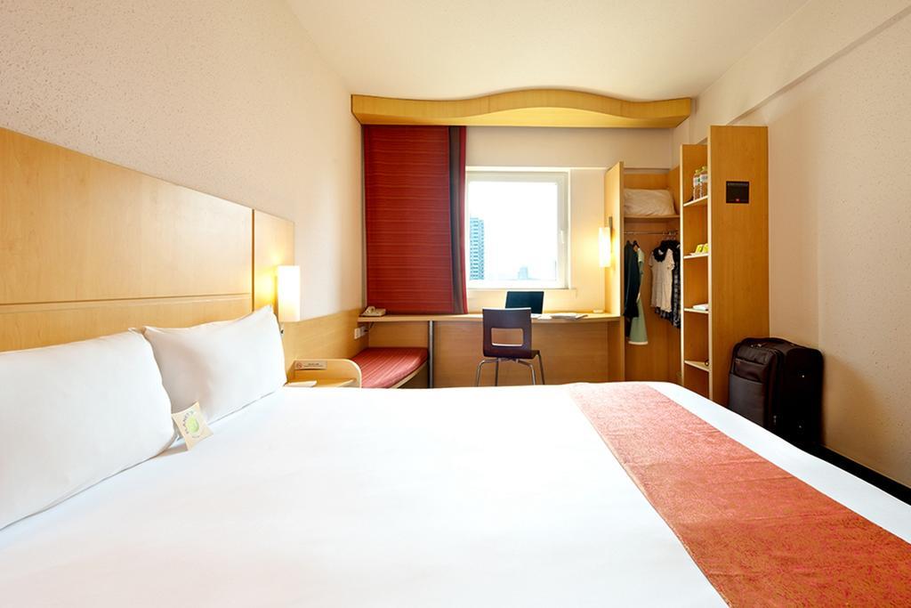 Отель Ibis Chuzhou 1912 Экстерьер фото