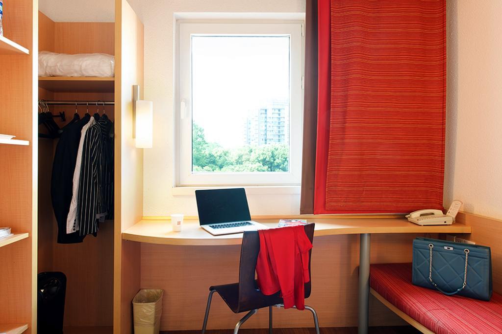 Отель Ibis Chuzhou 1912 Экстерьер фото