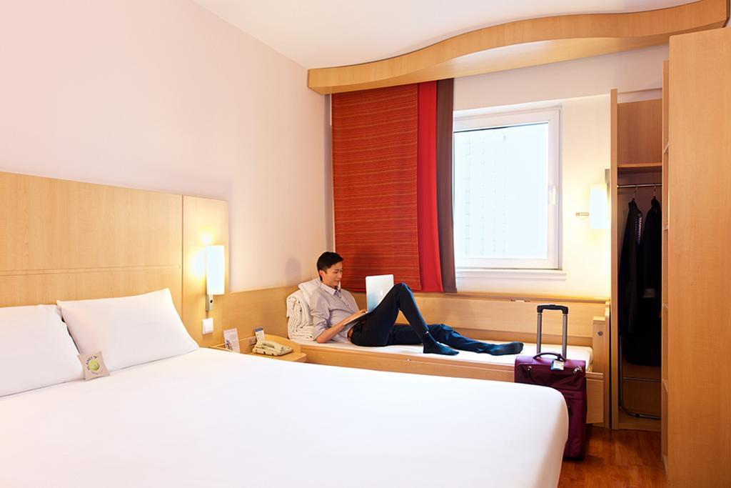 Отель Ibis Chuzhou 1912 Экстерьер фото