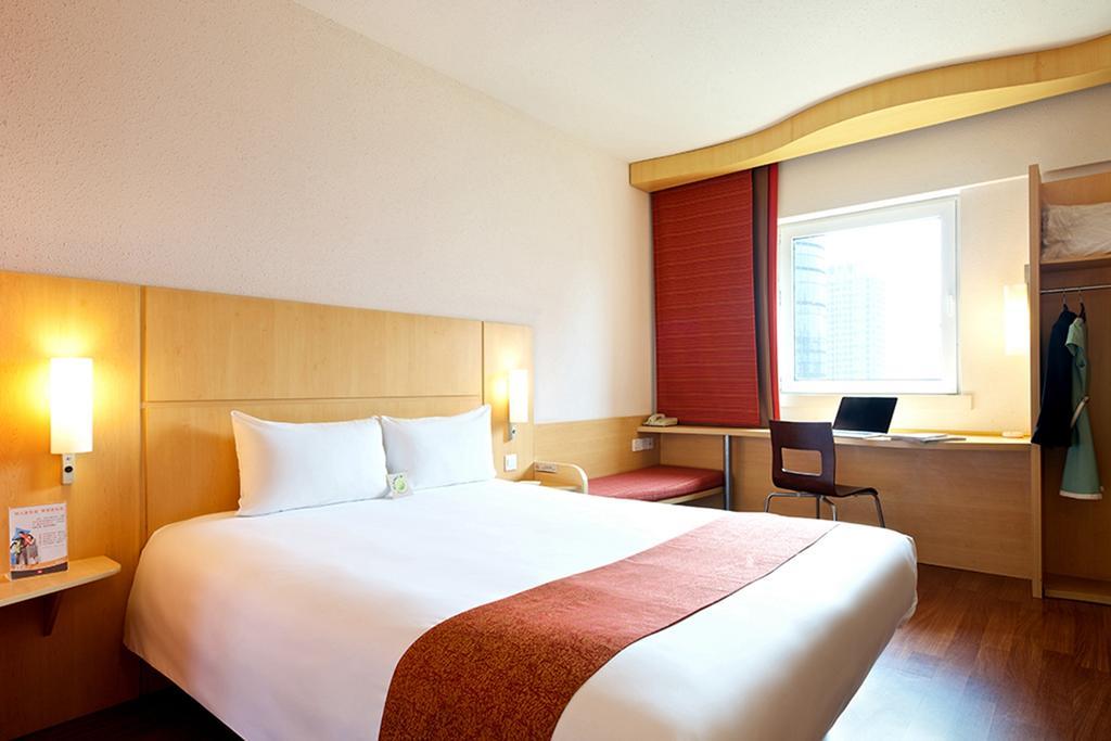 Отель Ibis Chuzhou 1912 Экстерьер фото