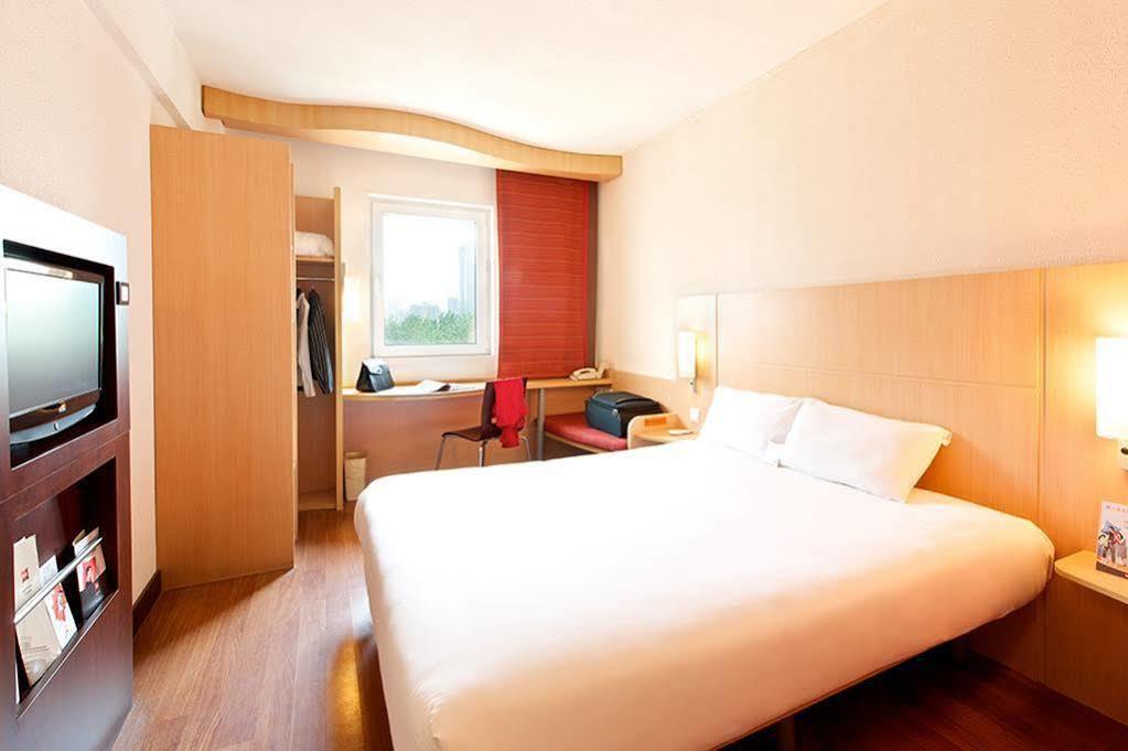 Отель Ibis Chuzhou 1912 Экстерьер фото